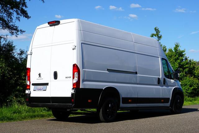 Peugeot BOXER 435 2.2 BlueHDi 165 L4H3 Zwaar Premium in Topstaat |EURO6D |Climate |Cruise |Camera |Sensoren |DAB |Carplay |Lederen stuurwiel |Dode-hoek detectie |1e eigenaar |3500 KG |165 pk |Extra hoog en lang