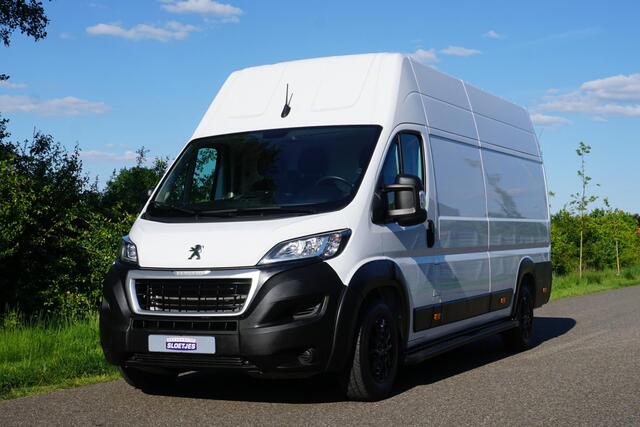 Peugeot BOXER 435 2.2 BlueHDi 165 L4H3 Zwaar Premium in Topstaat |EURO6D |Climate |Cruise |Camera |Sensoren |DAB |Carplay |Lederen stuurwiel |Dode-hoek detectie |1e eigenaar |3500 KG |165 pk |Extra hoog en lang