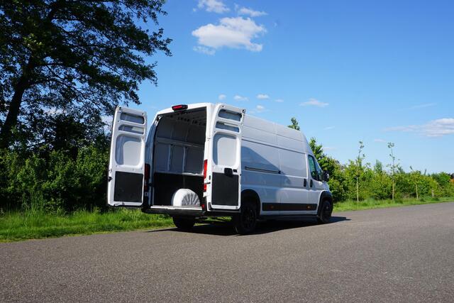 Peugeot BOXER 435 2.2 BlueHDi 165 L4H3 Zwaar Premium in Topstaat |EURO6D |Climate |Cruise |Camera |Sensoren |DAB |Carplay |Lederen stuurwiel |Dode-hoek detectie |1e eigenaar |3500 KG |165 pk |Extra hoog en lang