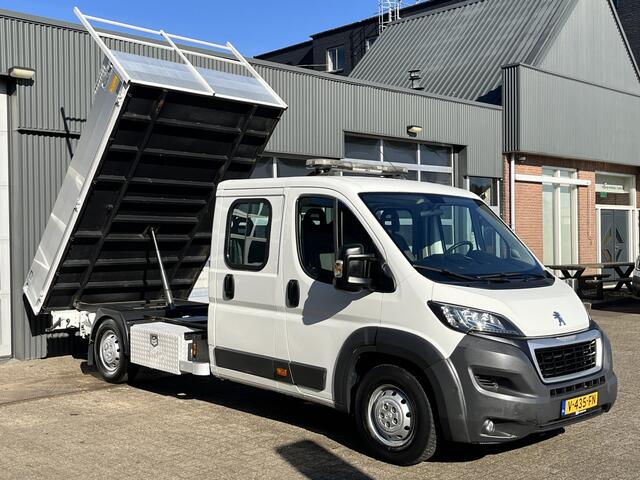 Peugeot BOXER 435 2.0 BlueHDI L3 DC Kipper Open laadbak Airco Cruise controle Trekhaak 3000kg trekgewicht 7-persoons Gereedschapskist Euro 6 P-up Kieper Pritshe