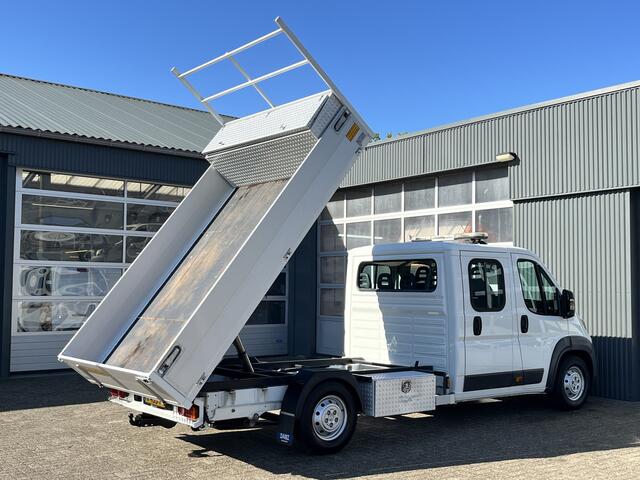 Peugeot BOXER 435 2.0 BlueHDI L3 DC Kipper Open laadbak Airco Cruise controle Trekhaak 3000kg trekgewicht 7-persoons Gereedschapskist Euro 6 P-up Kieper Pritshe