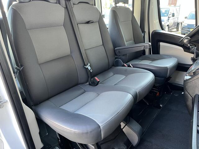 Peugeot BOXER 435 2.0 BlueHDI L3 DC Kipper Open laadbak Airco Cruise controle Trekhaak 3000kg trekgewicht 7-persoons Gereedschapskist Euro 6 P-up Kieper Pritshe