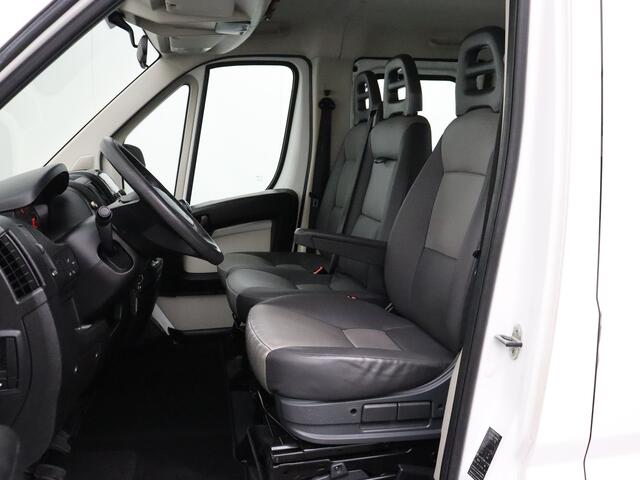 Peugeot BOXER 2.0BlueHDI Dubbele Cabine Open Laadbak | 7-Persoons | Trekhaak | Airco
