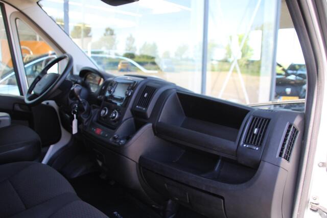 Peugeot BOXER 335 2.2 BlueHDi 165pk L3H3 Asphalt Euro6 Airco Navi Camera BPM-vrij 49112km Ned.auto