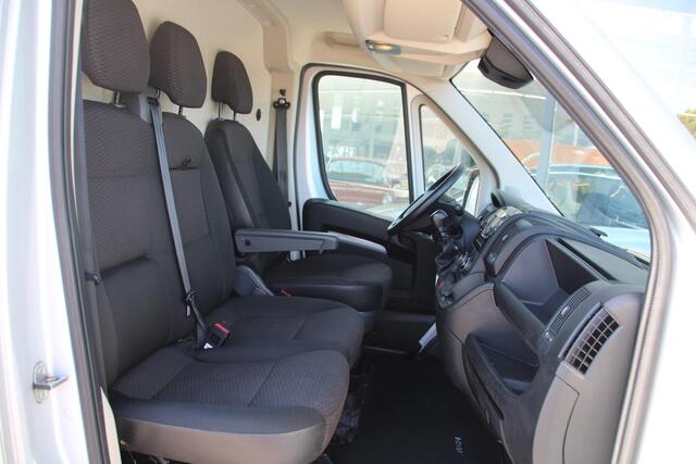 Peugeot BOXER 335 2.2 BlueHDi 165pk L3H3 Asphalt Euro6 Airco Navi Camera BPM-vrij 49112km Ned.auto