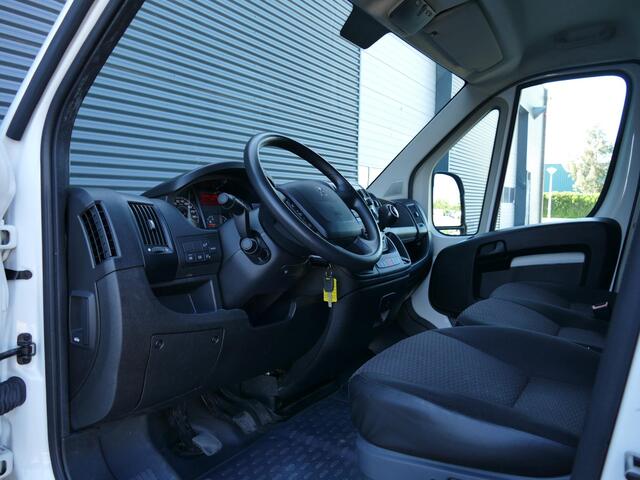 Peugeot BOXER 330 2.2 BlueHDi 120 L2H2 Premium | Navigatie | Camera | Cruise Control | Laadruimte betimmering | 1e Eigenaar