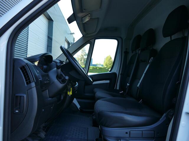 Peugeot BOXER 330 2.2 BlueHDi 120 L2H2 Premium | Navigatie | Camera | Cruise Control | Laadruimte betimmering | 1e Eigenaar
