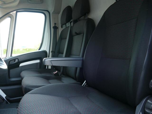 Peugeot BOXER 330 2.2 BlueHDi 120 L2H2 Premium | Navigatie | Camera | Cruise Control | Laadruimte betimmering | 1e Eigenaar