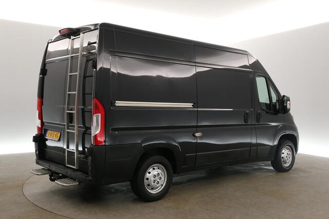 Peugeot BOXER 330 2.0 BlueHDI L2H2 Airco Camera Cruise Trekhaak 3 Persoons Ladder Parkeersensoren