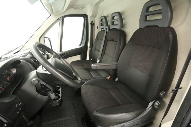 Peugeot BOXER 330 2.0 BlueHDI L2H2 Airco Camera Cruise Trekhaak 3 Persoons Ladder Parkeersensoren