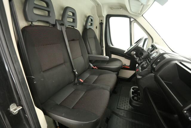 Peugeot BOXER 330 2.0 BlueHDI L2H2 Airco Camera Cruise Trekhaak 3 Persoons Ladder Parkeersensoren