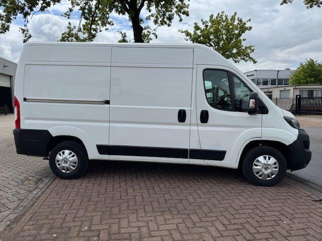 Peugeot BOXER 330 2.0 130pk BlueHDI L2 H2 Premium Pack Euro 6 Airco/ECC,Navigatie,Camera