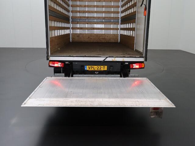 Peugeot BOXER 2.2BlueHDi 165PK Bakwagen+Laadklep | Airco | Cruise | Zijdeur | Dakspoiler | 3-Persoons | Camera