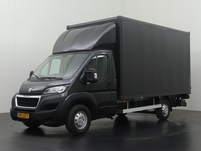 Peugeot BOXER 2.2BlueHDi 165PK Bakwagen+Laadklep | Airco | Cruise | Zijdeur | Dakspoiler | 3-Persoons | Camera