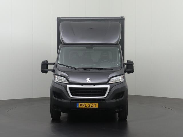 Peugeot BOXER 2.2BlueHDi 165PK Bakwagen+Laadklep | Airco | Cruise | Zijdeur | Dakspoiler | 3-Persoons | Camera