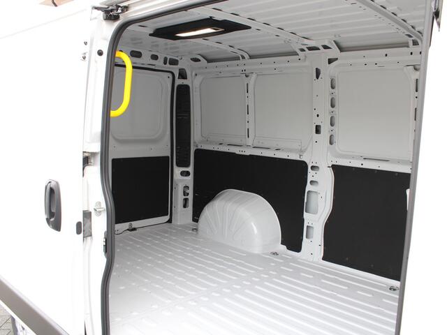 Peugeot BOXER 2.2 BlueHDi 120PK S&S L2H1 3.0t Trekhaak, Navigatie, Achteruitrijcamera, Cruise Control, Airco, Dodehoek Detectie