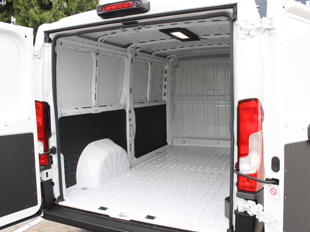 Peugeot BOXER 2.2 BlueHDi 120PK S&S L2H1 3.0t Trekhaak, Navigatie, Achteruitrijcamera, Cruise Control, Airco, Dodehoek Detectie