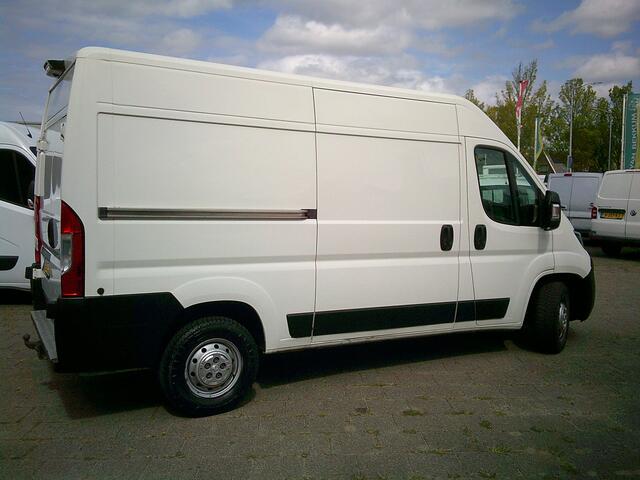 Peugeot BOXER 335 2.0 BlueHDI L2H2 Premium VOORZIEN VAN AIRCO+CRUISE+LUCHTVEERING!