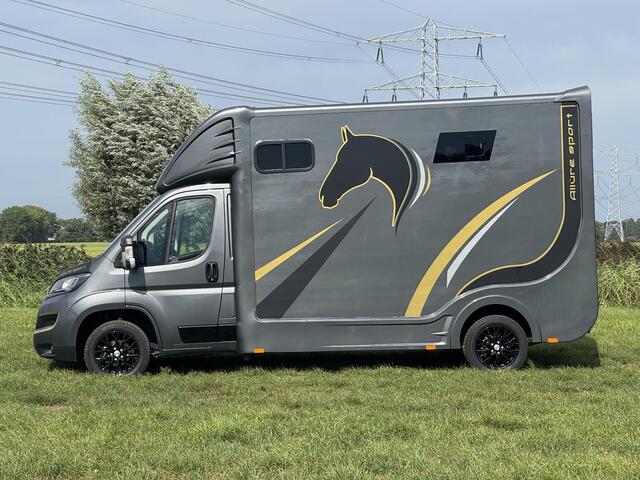 Peugeot BOXER Allure Sport Paardenwagen | Hengsten uitvoering | Ventilatie | Zijramen | Camera | Leder