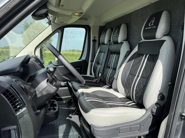 Peugeot BOXER Allure Sport Paardenwagen | Hengsten uitvoering | Ventilatie | Zijramen | Camera | Leder