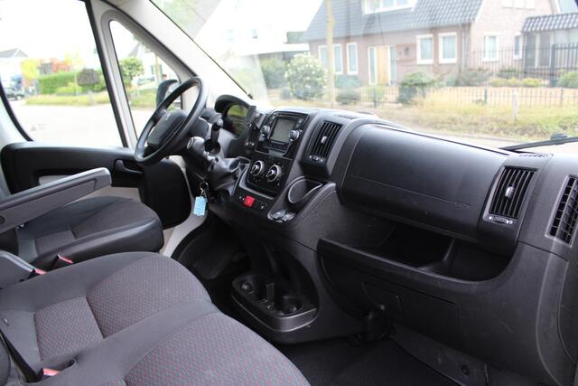 Peugeot BOXER 33 2.0 BlueHDI 130PK Euro6 L3H2 Premium Pack ? Easy loader laadklep ? 3-zits ? nette bus