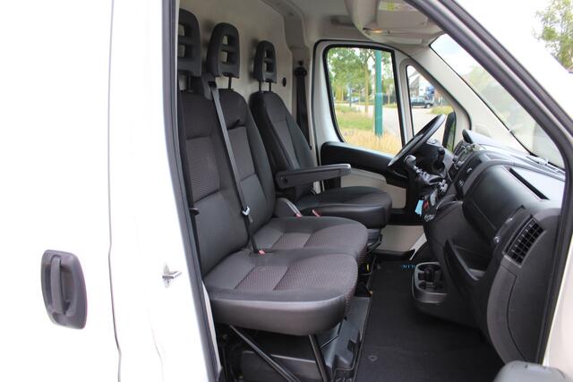 Peugeot BOXER 33 2.0 BlueHDI 130PK Euro6 L3H2 Premium Pack ? Easy loader laadklep ? 3-zits ? nette bus