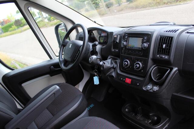 Peugeot BOXER 33 2.0 BlueHDI 130PK Euro6 L3H2 Premium Pack ? Easy loader laadklep ? 3-zits ? nette bus