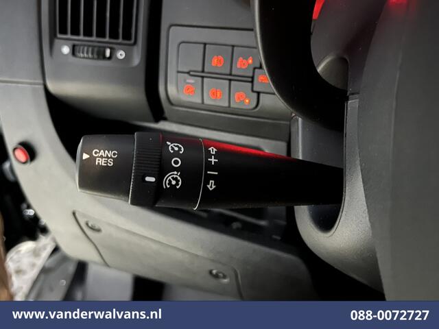 Peugeot BOXER 2.2 BlueHDi 141pk Bakwagen Laadklep Euro6 Airco | Camera | Navigatie | Cruisecontrol | LED Bijrijdersbank