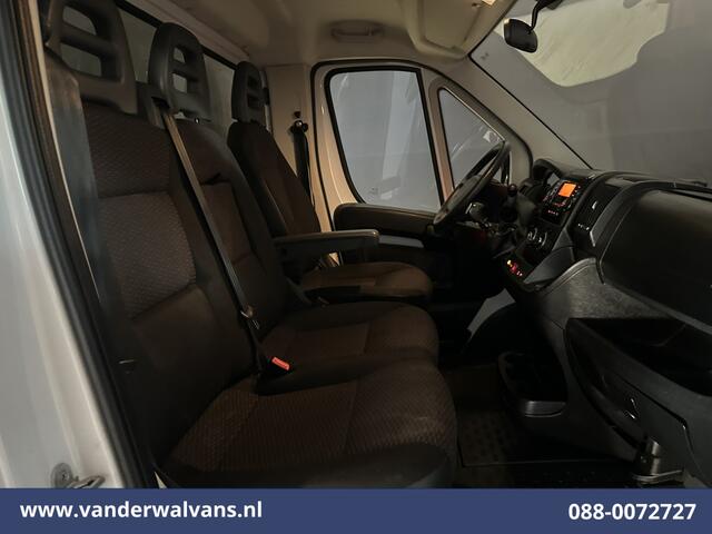 Peugeot BOXER 2.2 BlueHDi 141pk Bakwagen Laadklep Euro6 Airco | Cruisecontrol | 985kg laadvermogen Bijrijdersbank