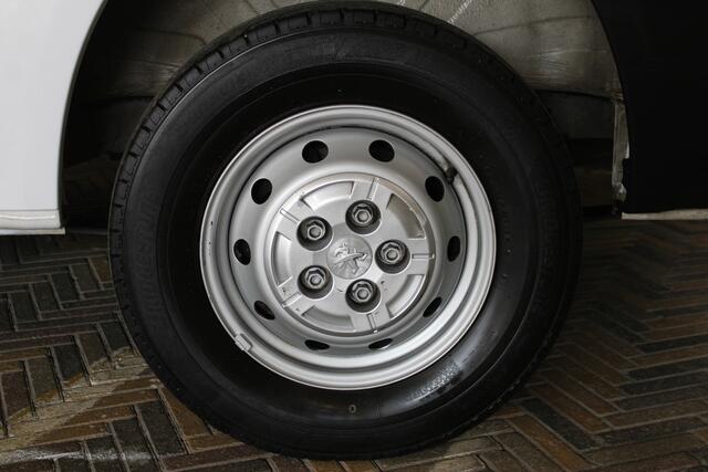 Peugeot BOXER 330 2.2 BlueHDi 140 L2H2 Premium | Incl. 12 maanden garantie | Cruise control | Parkeercamera | Airco | Bluetooth | DAB Radio | Start/stop systeem | Multifunctioneel stuurwiel |