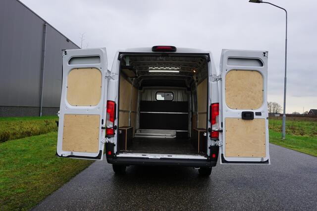 Peugeot BOXER 2.2 BlueHDi 140 L3H2 3.5t Topstaat |Betimmering |BPM voordeel |Cruise |Camera |Navi |Climate control |Parkeersensoren |Carplay |Android auto |Bluetooth |DAB+ |Lederen stuurwiel