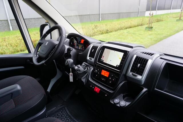 Peugeot BOXER 2.2 BlueHDi 140 L3H2 3.5t Topstaat |Betimmering |BPM voordeel |Cruise |Camera |Navi |Climate control |Parkeersensoren |Carplay |Android auto |Bluetooth |DAB+ |Lederen stuurwiel
