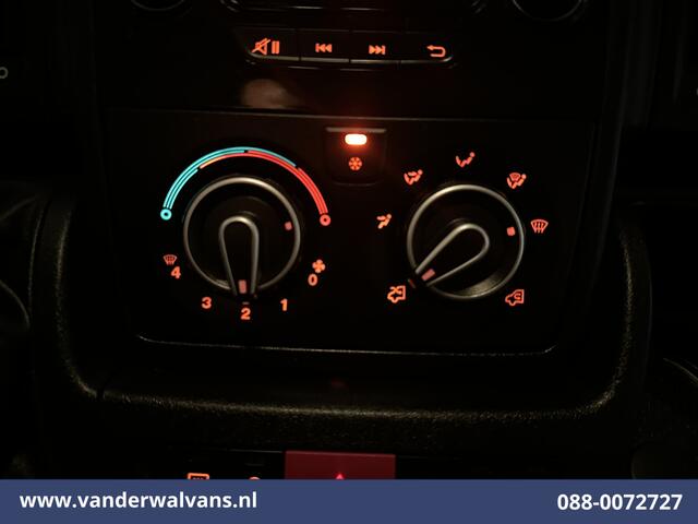 Peugeot BOXER 2.2 BlueHDi 141pk Bakwagen Laadklep Euro6 Airco | Cruisecontrol | 955kg laadvermogen bijrijdersbank