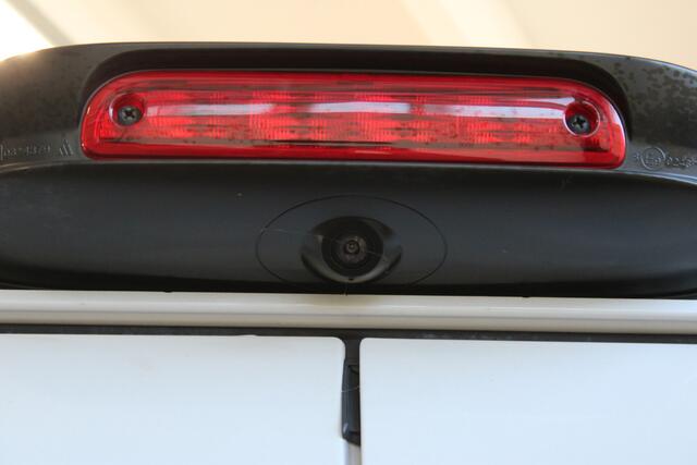 Peugeot BOXER 330 2.2 BlueHDi 140 L2H2 Premium | Incl. 12 maanden garantie | Cruise control | Parkeercamera | Airco | Bluetooth | DAB Radio | Start/stop systeem | Multifunctioneel stuurwiel |