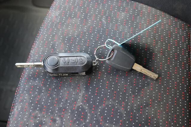 Peugeot BOXER 330 2.0 BlueHDI L2H1 Premium DC Navigatie, Camera, Trekhaak, Cruise control, 6 Persoons, Airco