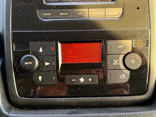 Peugeot BOXER 2.2 BlueHDI 140PK L2H2 PREMIUM / Navi / Trekhaak 2500kg / Climate Control