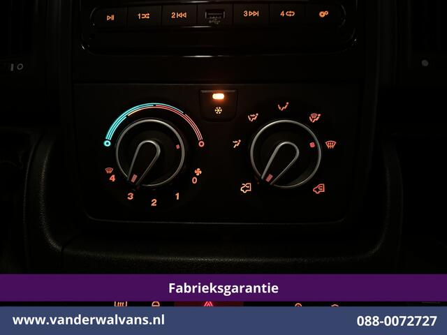 Peugeot BOXER 2.2 BlueHDi 165pk Bakwagen Laadklep Fabrieksgarantie Euro6 Airco | Camera | Cruisecontrol Bijrijdersbank.