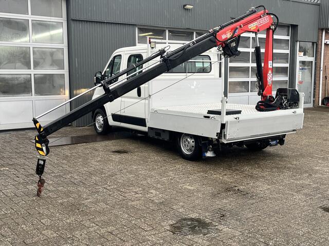 Peugeot BOXER 335 2.0 BlueHDI L2 Euro 6 Fassi laadkraan Airco Trekhaak 2500kg trekgewicht Kastinrichting 3-Persoons P-up Pick-up Open laadbak