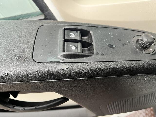 Peugeot BOXER 335 2.0 BlueHDI L2 Euro 6 Fassi laadkraan Airco Trekhaak 2500kg trekgewicht Kastinrichting 3-Persoons P-up Pick-up Open laadbak