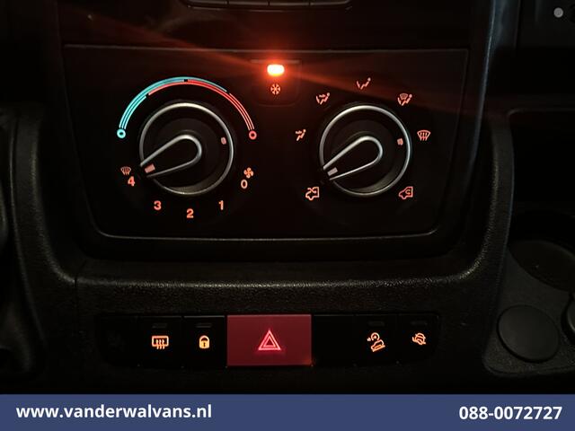 Peugeot BOXER 2.2 BlueHDi 141pk Bakwagen Laadklep Euro6 Airco | Cruisecontrol | 985kg laadvermogen Bijrijdersbank
