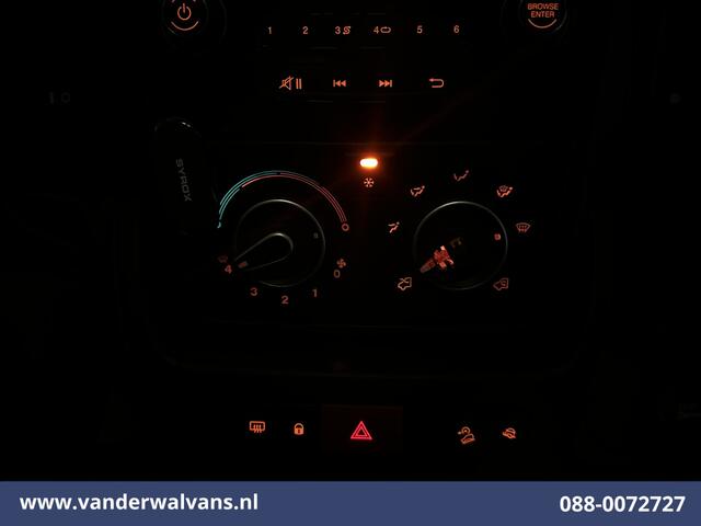 Peugeot BOXER 2.2 BlueHDi 141pk Bakwagen Laadklep Euro6 Airco | Cruisecontrol | 955kg laadvermogen Bijrijdersbank