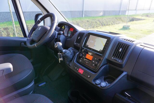 Peugeot BOXER 2.2 BlueHDi 165 L2H2 3.5t in Nieuwstaat |165 pk |Camera |Cruise |Navi |Climate |Geveerde stoel |Carplay |3500 KG |EURO6D |2e airbag