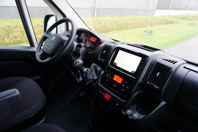 Peugeot BOXER 2.2 BlueHDi 140 L3H2 3.5t in Topstaat |2e airbag |BPM voordeel |Navi |Carplay |Climate |Cruise |Parkeersensoren |3500 KG |140 pk |Mooie camperbasis