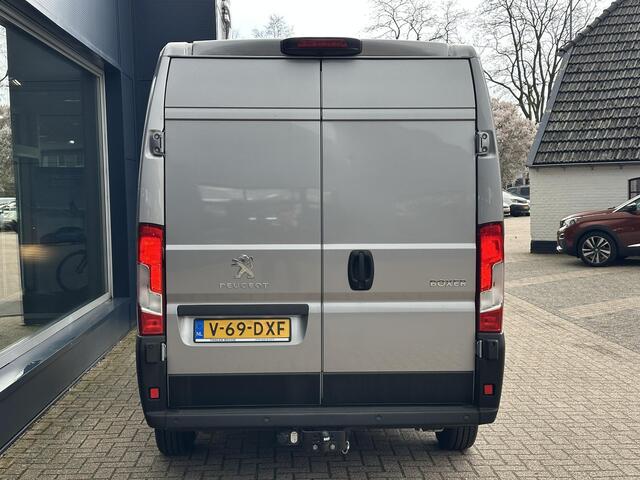 Peugeot BOXER 2.2 BlueHDi 140 PK L2H2 | 1e Eigenaarsauto met slechts 16.600 KM | 3-Zits | Trekhaak 2500 KG | Zakelijk BPM Vrij | Camera | Parkeersensoren | Airco | Laadruimte Betimmering | Cruise Control | Apple Carplay & Android Auto |