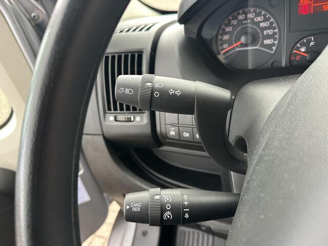 Peugeot BOXER 2.2 BlueHDi 140 PK L2H2 | 1e Eigenaarsauto met slechts 16.600 KM | 3-Zits | Trekhaak 2500 KG | Zakelijk BPM Vrij | Camera | Parkeersensoren | Airco | Laadruimte Betimmering | Cruise Control | Apple Carplay & Android Auto |