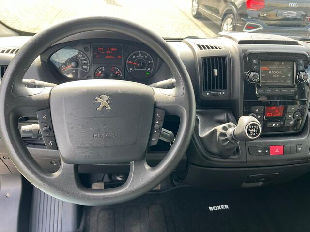Peugeot BOXER 435 2.2 BlueHDi tijhof oprijwagen luchtvering, cruise, clima, trekhaak