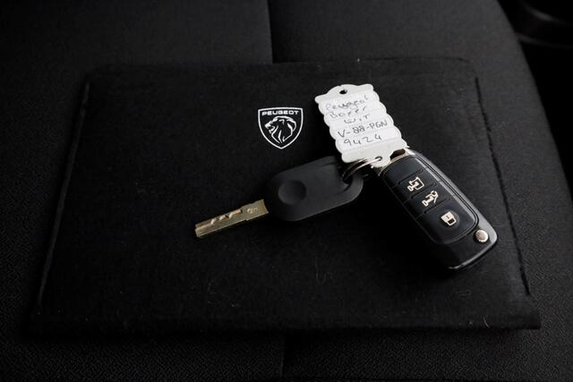 Peugeot BOXER 2.2 BlueHDi 180pk Automaat L4H2 LED/ACC/Navi/Camera 11-2024