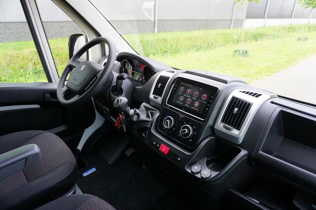 Peugeot BOXER 2.2 BlueHDi 140 L3H2 3.5t in Topstaat |Camera |Cruise |Carplay |Android auto |Airco |Betimmering |1e eigenaar |Lage KM-stand |EURO6D |BPM vrij voor ondernemers |Mooie camperbasis