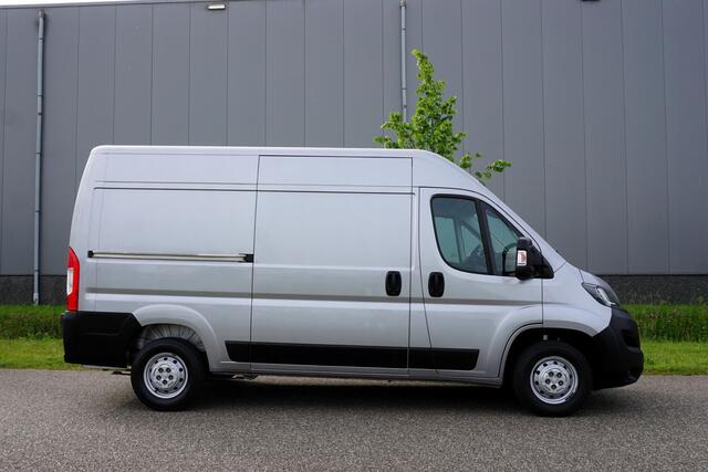 Peugeot BOXER 335 2.2 BlueHDi 140 L2H2 Premium in Topstaat |Metallic |Camera |Cruise |Navi |1 eigenaar |3500 KG |Mooie Camperbasis |BPM vrij |140 pk |EURO6D