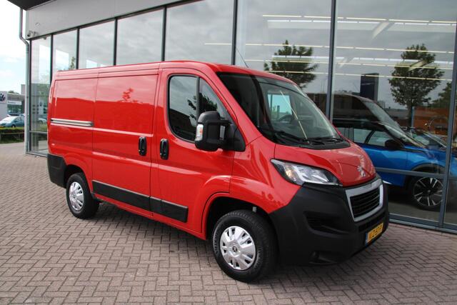 Peugeot BOXER 330 2.2 BlueHDi 120pk L1H1 Premium Airco Navi Camera Trekhaak BPM-vrij 1e eigenaar dealer onderhouden